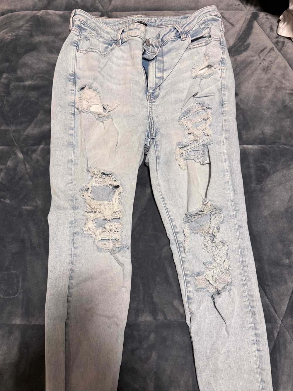 Women’s American Eagle Light Wash Distressed High Rise Jegging Size 18